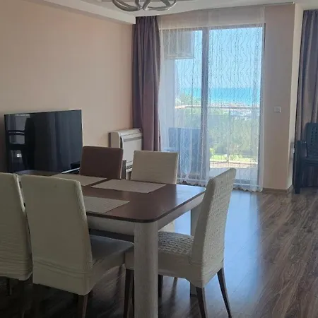 Sun Sea 3 Sea View シュコルピロフツ